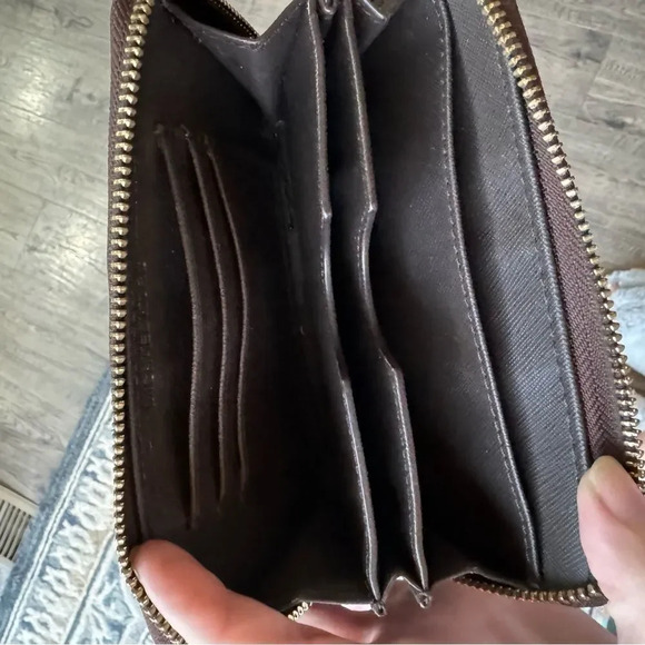 Michael Kors Leather Signature Logo Zip Around Wallet - Picture 8 of 8